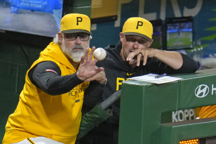 Royals score early, often in victory over Pirates